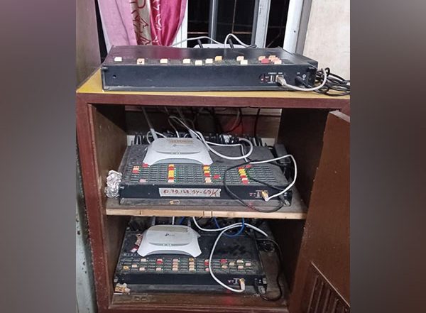 India News | Kolkata STF Busts Illegal SIM Box Network Racket, 3 Arrested