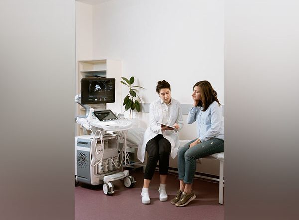 Health News | Progesterone Reduces Night Sweats and Improves Sleep in Perimenopausal Women: Study