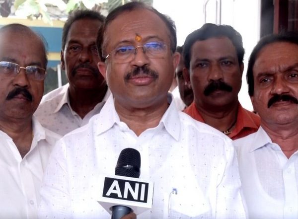 World News | MoS Muraleedharan Meets Families of Fishermen Detained in Iran, Assures Support