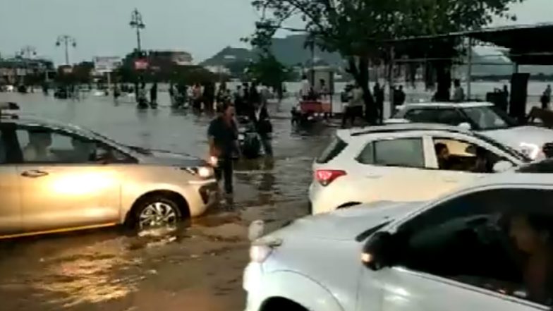 Rajasthan Rains: Anasagar Lake in Ajmer Overflows After Heavy Rainfall Lashes City, Causes Traffic Jam (Watch Video)