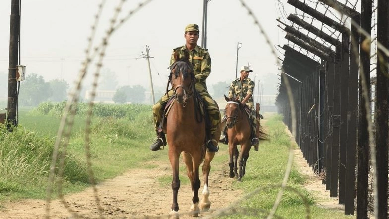 Jammu and Kashmir: BSF Thwarts Major Narcotic Smuggling Bid Along International Border in Samba, Pakistani Intruder Shot Dead