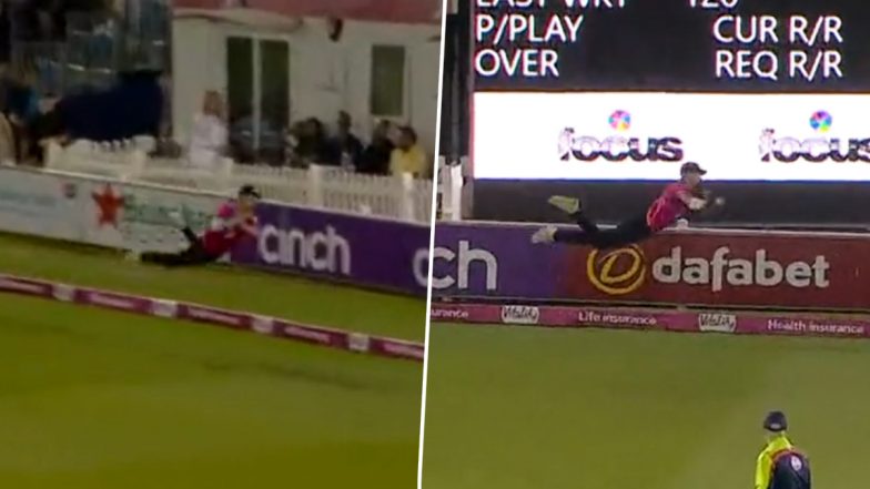 'Best Catch of All Time' Bradley Currie Pulls Off Sensational Flying Effort Near Boundary Rope to Dismiss Benny Howell During Vitality T20 Blast 2023 Match (Watch Video)