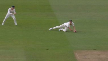 Cameron Green Catch Video: Watch the Aussie All-Rounder Grab A Stunner At Gully to Dismiss Ben Duckett During ENG vs AUS Ashes 2023 1st Test Day 3