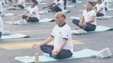 International Yoga Day 2023: Defence Minister Rajnath Singh Participates in Yoga Celebrations on Board INS Vikrant in Kochi (Watch Video)