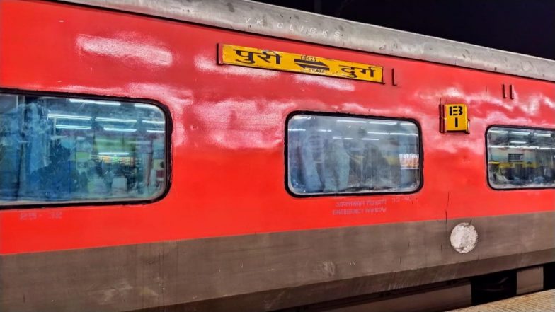 Fire Breaks Out in Durg Puri Express AC Coach Video: Likely Originated From the Brake Shoes, No Casualties Reported