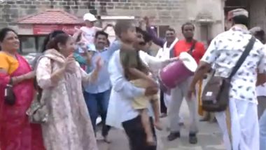 Dwarkadhish Temple Video: Devotees Dance and Celebrate As Jagat Mandir in Devbhumi Dwarka Reopens for Public After Being Closed in View of Cyclone Biparjoy