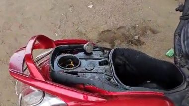 Hyderabad Scooter Fire Video: Man Abuses Cops, Sets His Two-Wheeler on Fire After Traffic Police Stop Him on Shamshabad-Bangalore Highway To Pay Challan