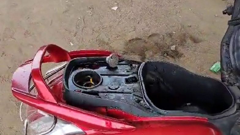 Hyderabad Scooter Fire Video: Man Abuses Cops, Sets His Two-Wheeler on Fire After Traffic Police Stop Him on Shamshabad-Bangalore Highway To Pay Challan