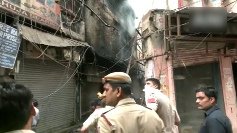 Delhi Fire Videos: Major Blaze Erupts at Kamla Market in National Capital, Fire Tenders Present at Spot