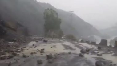 Landslide in Jammu and Kashmir Video: Jammu-Srinagar National Highway Closed Due to Landslides, Clearance Work Underway