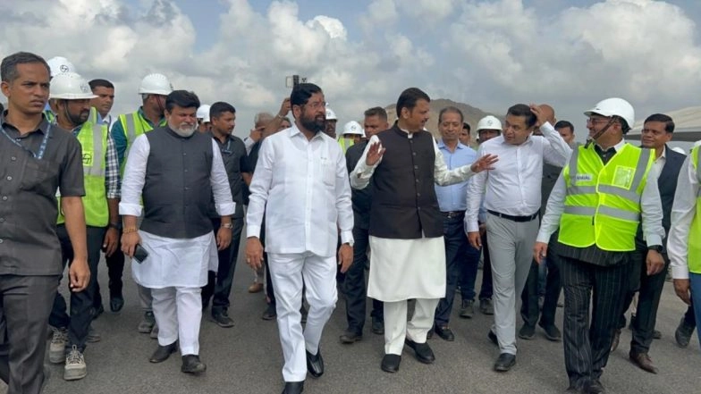 Warkaris 'Lathi-Charged' in Pune Video: Apologise for 'Caning' Varkaris, Shiv Sena UBT Tells Maharashtra CM Eknath Shinde and Devendra Fadnavis