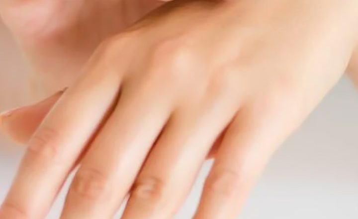 5 DIY Remedies to Help You Get Rid of Sunburn at Home!