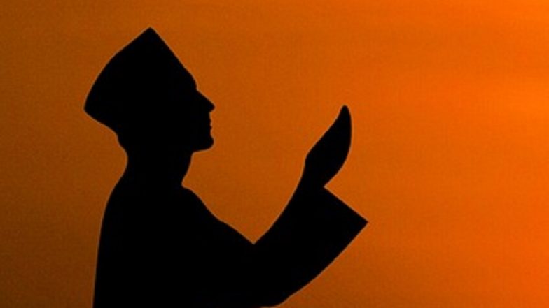 Namaz in UP Temple: Youth Performs Namaaz in Hapur Temple, Chased Away by Priests