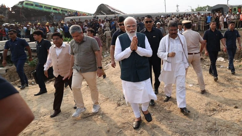 PM Modi Arrives at Balasore Accident Site: Prime Minister Narendra Modi Inspects Crash Site After Odisha Train Tragedy, Takes Stock of Situation (See Pics and Video)