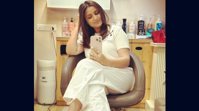 Parineeti Chopra Flaunts Her New ‘Hayer-Kut’ in This Cute Mirror Selfie! (View Pic)