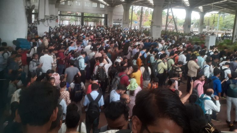 Mumbai Local Train Services on Harbour Line Disrupted Due to Fire Near Nerul Railway Station, Huge Crowd of Passengers at Many Stations (See Pics and Video)