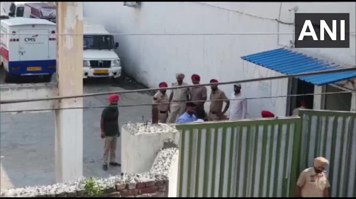 Punjab: Armed Robbers Loot Rs 7 Cr from Cash Management Firm's Office in Ludhiana