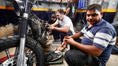 Rahul Gandhi Meets Workers and Traders of Cycle Market in Delhi's Karol Bag, Tries Hand at Repairing Motorcycles (See Pics and Video)