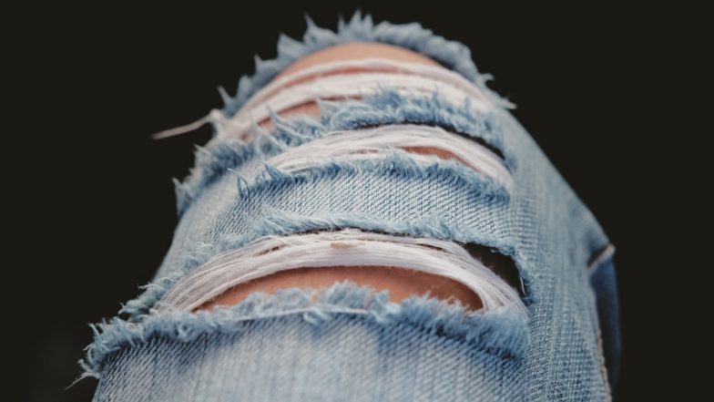 Ripped Jeans, Miniskirts, Half Pants Banned in UP Temple: Hanuman Dham in Shamli Issues Dress Code for Devotees to Stop People From Treating Temples as Picnic Spots