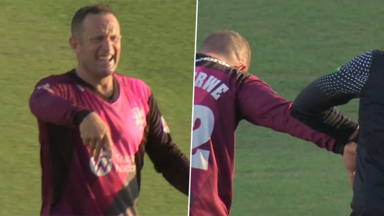 Not for the Faint-Hearted! Roelof van der Merwe Dislocates Finger During T20 Blast Match, Resumes Bowling After Putting It Back Into Place (Watch Video)