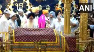 S Jaishankar Offers Prayers at Guru Arjan Dev Ji Gurudwara in Delhi (Watch Video)