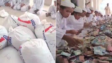 Video of Muslims Collecting Cash Donation at Bangladesh Mosque Falsely Attributed to Shirdi Sai Baba Temple, Here's a Fact Check of Viral Fake Claim