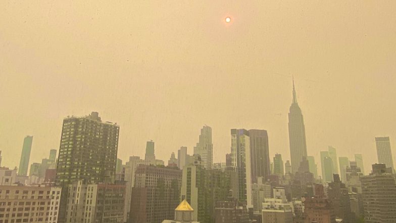 Canada Wildfires Smoke in US Photos and Videos: Raging Forest Fires in Canada Lead To Air-Quality Alerts in US Cities, Here’s How To Stay Safe
