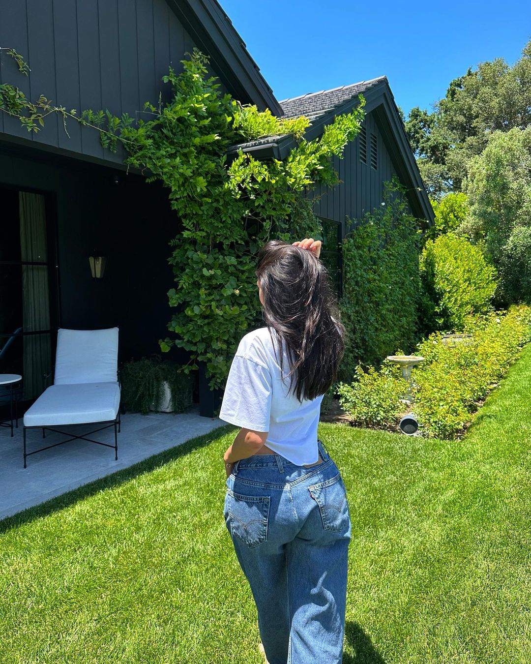 Kylie Jenner: Black Blazer, Blue Jeans