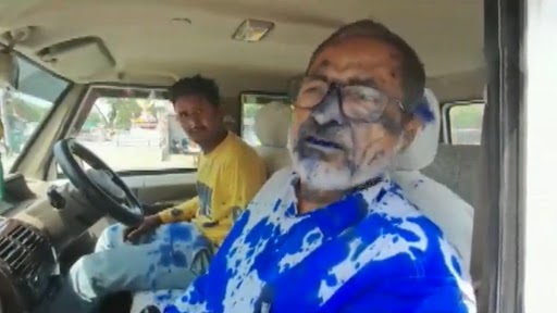 Madhya Pradesh School Uniform Row: Case Against Three BJP Functionaries for Throwing Ink on Education Officer in Damoh (Watch Video)