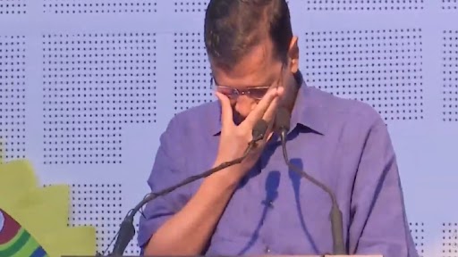 Arvind Kejriwal Breaks Down Video: Delhi CM Gets Emotional While Remembering Jailed Former Minister Manish Sisodia and His Work in Education