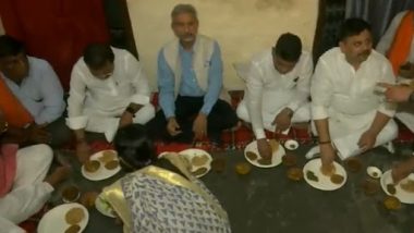 EAM S Jaishankar Eats Breakfast at Dalit Booth President Sujata Dhusia’s Residence in Varanasi (Watch Video)