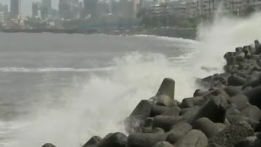 High Tide in Mumbai Video: Marine Drive Witnesses High Tidal Waves Due to Impact of Cyclone Biparjoy in Arabian Sea