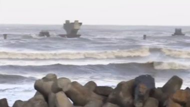 High Tide in Mumbai Video: High Tidal Waves, Triggered by Cyclone Biparjoy, Seen in Arabian Sea Near Worli Sea Face