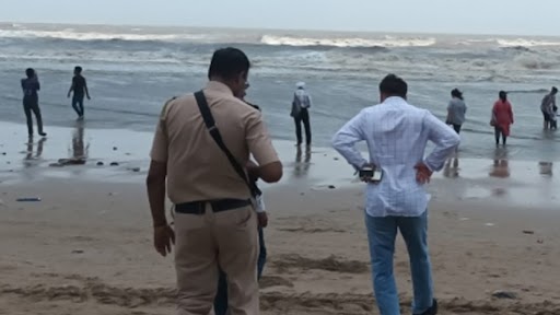 Cyclone Biparjoy Weakens Into Very Severe Cyclonic Storm, to Cross Near Gujarat’s Jakhau Port by Evening of June 15, Says IMD (Watch Videos)