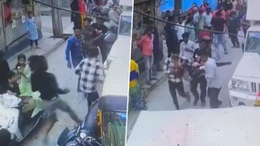 Stabbing in Delhi Videos: Two Youths Stabbed in Public After Fight Over Gilli Danda in Khadda Colony, Three Accused Arrested; Disturbing Footages Surface