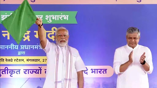 5 Vande Bharat Express Trains Launched by PM Modi Video: Prime Minister Narendra Modi Flags Off Five Vande Bharat Trains From Rani Kamlapati Railway Station in Bhopal