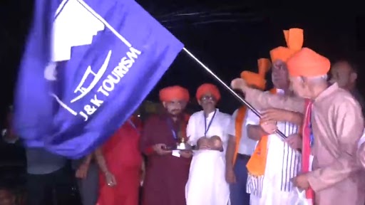 Amarnath Yatra 2023 Begins Videos: Jammu and Kashmir LG Manoj Sinha Flags Off First Batch of Pilgrims, Yatris Chant 'Bam Bam Bhole'