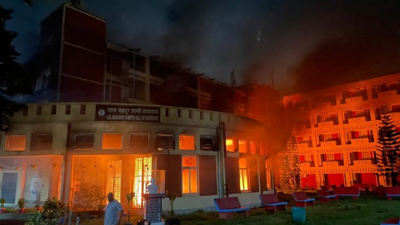 IIT-Kharagpur Fire Video: Blaze Erupts in Lal Bahadur Shastri Common Room of Indian Institute of Technology, Documents Feared Destroyed