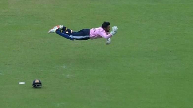 Wicketkeeper Prabhsimran Singh Takes a Stunning Catch During North Zone vs South Zone Deodhar Trophy 2023 Match (Watch Video)