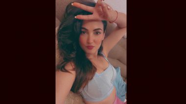 Sonal Chauhan Chills in White Sports Bra and Pink Pants (See Pic)