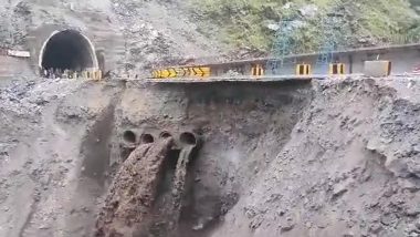 Jammu-Srinagar National Highway, Mughal Road Blocked Due to Two Landslides (Watch Videos)