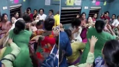 Kolkata Local Train Fight Video: Women Blow Slaps and Slippers On Each Other in Ugly Brawl, Clip Goes Viral