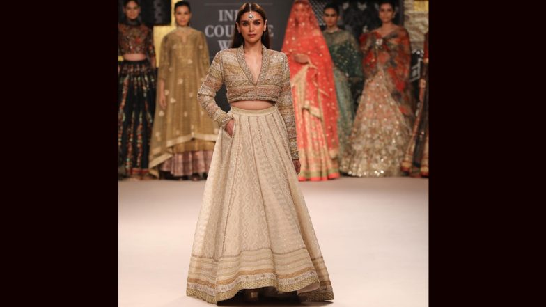 India Couture Week 2023: Aditi Rao Hydari’s ‘Mangtika’ Accessory at Ritu Kumar’s Fashion Show Is a Statement Piece (Watch Video)