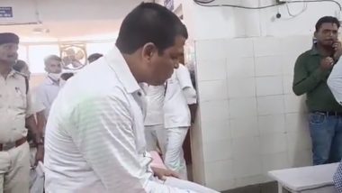 Madhya Pradesh: Patwari Tries To Swallow Rs 4,500 Bribe Amount During Lokayukta Police Raid in Katni District, Act Caught on Camera (Watch Video)