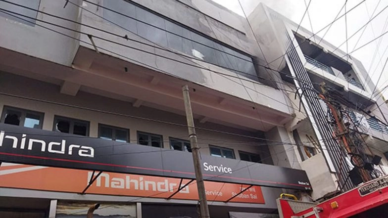 Delhi Fire: Blaze Erupts in Automobile Showroom in Mayapuri Phase-1, Dowsing Operation Underway
