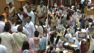 Delhi MCD Ruckus Videos: Councilors Clash With Each Other in House Over Issue of Yamuna Flooding National Capital