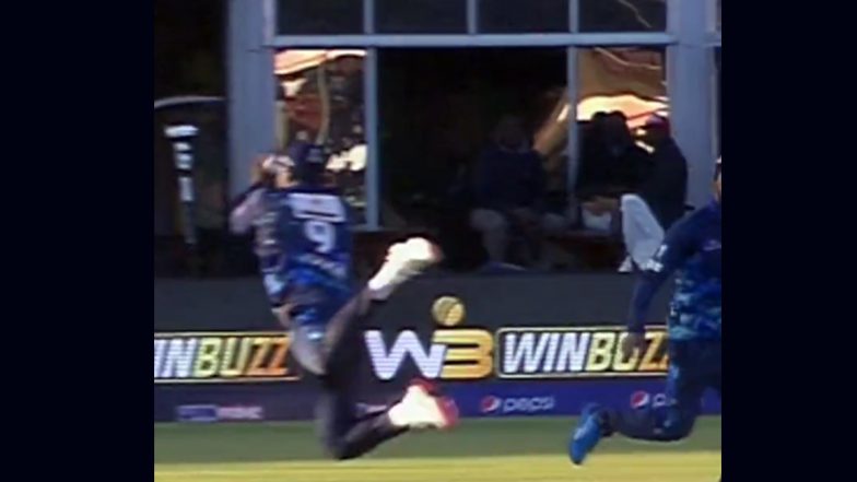 Innocent Kaia Takes a Spectacular Catch To Dismiss Tim Seifert During Bulawayo Braves vs Durban Qalandars Zim Afro T10 2023 Match (Watch Video)