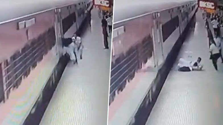 RPF Head Constable Saves Life of Lady Passenger After She Falls While Attempting to Board Moving Train at Bokaro Railway Station in Jharkhand (Watch Video)