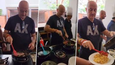 Anupam Kher Turns Chef and Spends His Sunday Making ‘Ande Ki Bhurji’, Check Out His Very Own Recipe! (Watch Video)