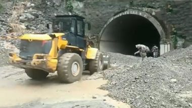 Jammu-Srinagar Highway Closed Following Heavy Rains and Landslides; Amarnath Yatra Convoy Stopped at Ramban (Watch Video)